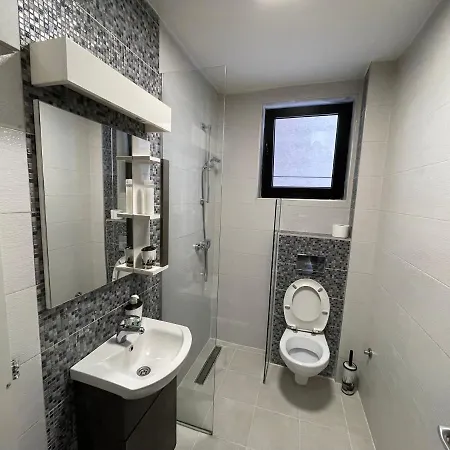 Empire Queen Apartment *
